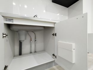 新築なのに！　シンク下が臭う？配管トラブルのチェックポイント アイキャッチ画像