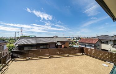北道路を活かしたプライベートなお庭