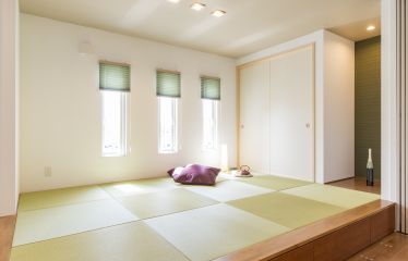 小上がりタタミの下は収納に