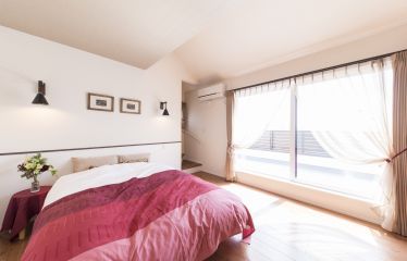 日差しがたくさん入る寝室
