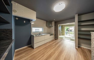 ダイニングキッチンには収納をたくさんつけました