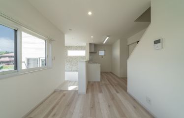キッチンと横並びのダイニング