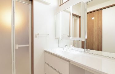 大きな洗面台でお化粧もはかどります