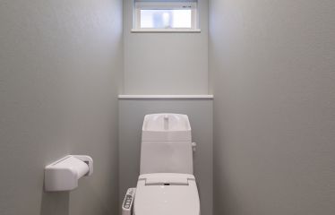 2Fトイレはブルーグリーンのクロスで落ち着いたさわやかな雰囲気。