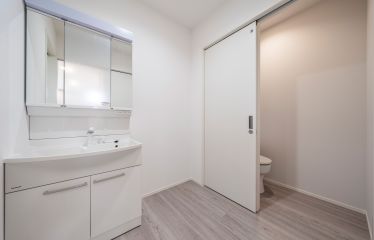 浴室からランドリー、洗面室、トイレまでひとつながり。家事も日々の動きもスムーズに。