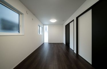 将来的に部屋を分けられる洋室