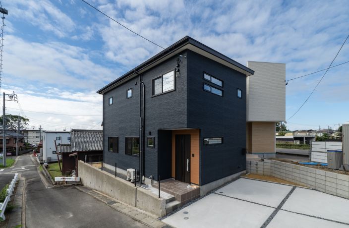 落ち着いたリビングでおうち時間をゆったりと アイキャッチ画像