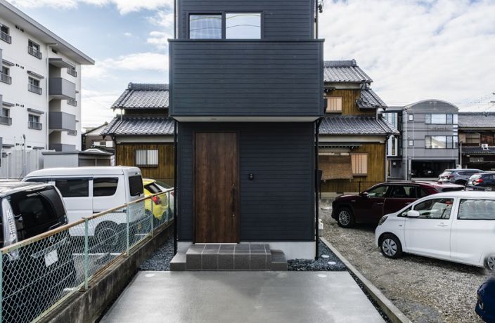 シンプルで落ち着いた3階建て住宅 アイキャッチ画像